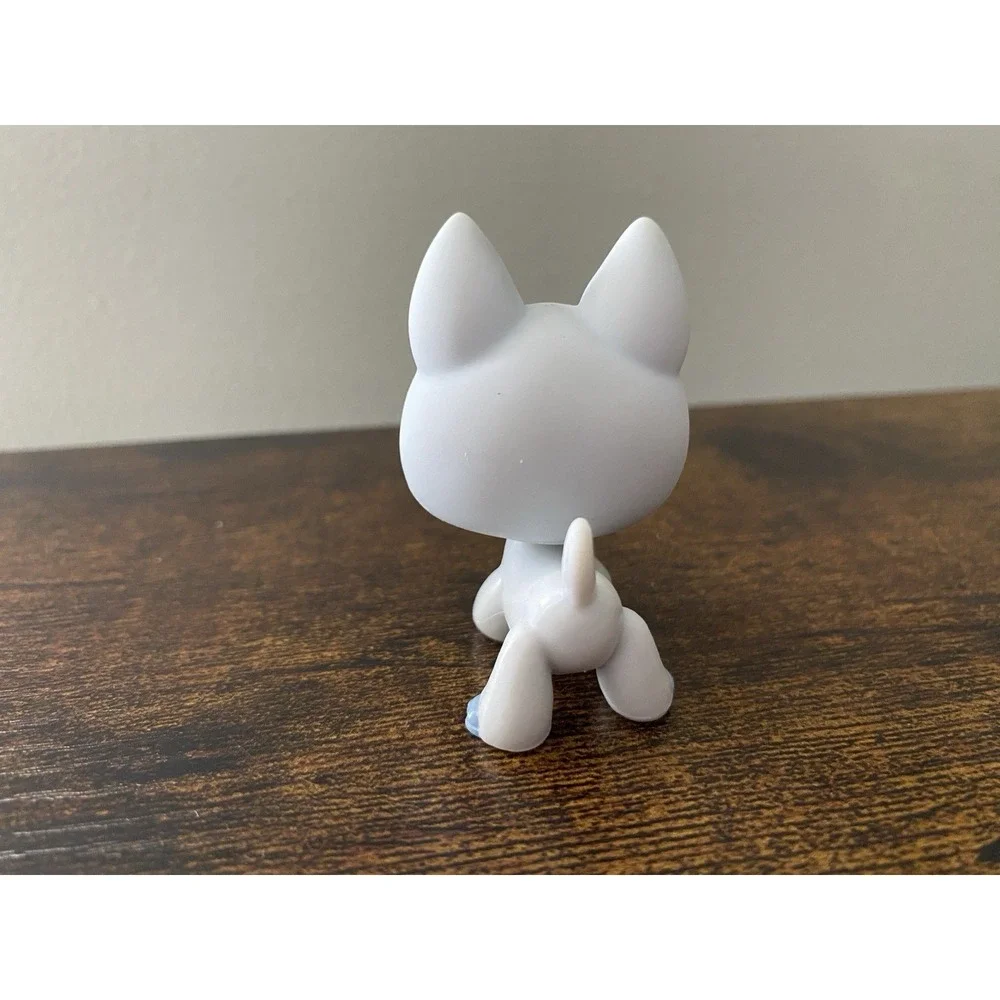 Littlest Pet Shop LPS #689 German Shepherd Dog Blue Snowflake Eye Ice 2007